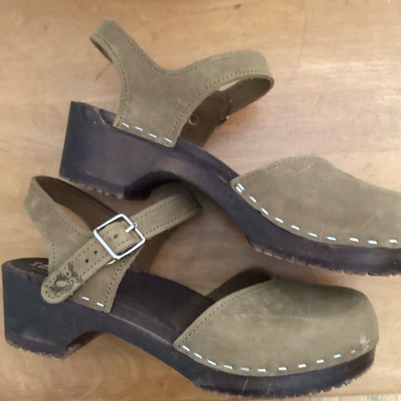 Sandgrens Clogs with Straps - Picture 3 of 9